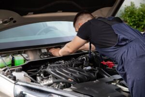 Mantenimiento básico para coches de segunda mano, revisiones, cuidados y señales